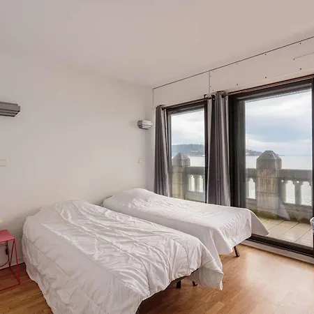 Moderne En Bord De Avec Balcon Et Parking - Fr-1-2-306 * Hendaye